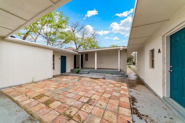 Building Photo - 226 Belmont D San Antonio TX 78202