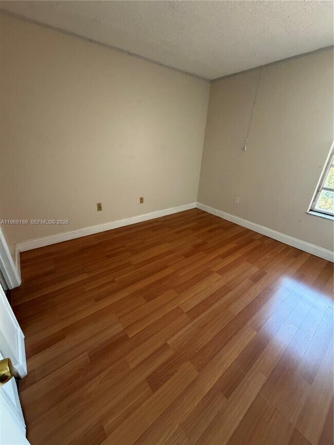 Foto del edificio - 4801 NW 7th St