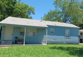 Building Photo - 812 Bell Dr