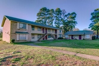 Building Photo - 2401 Brookridge Dr