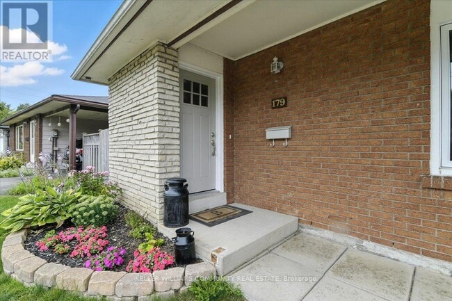 Photo du bâtiment - 179 Phillip Murray Ave