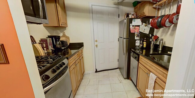 Building Photo - 124 Myrtle St