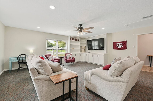 Building Photo - 1909 Langford St