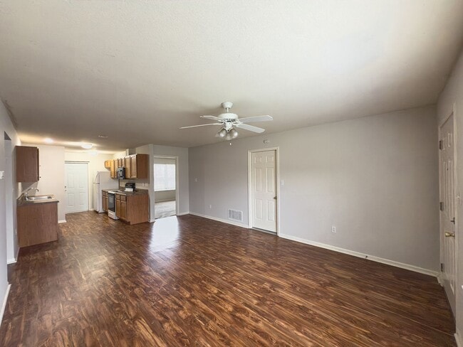 Foto del edificio - 2562-2562 E Morris Dr