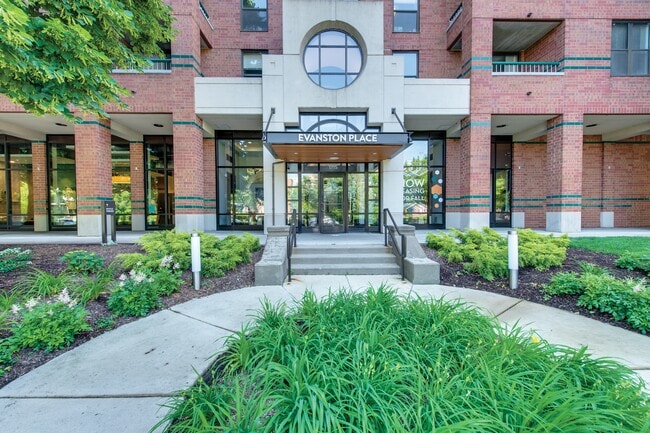 Building Photo - Evanston Place