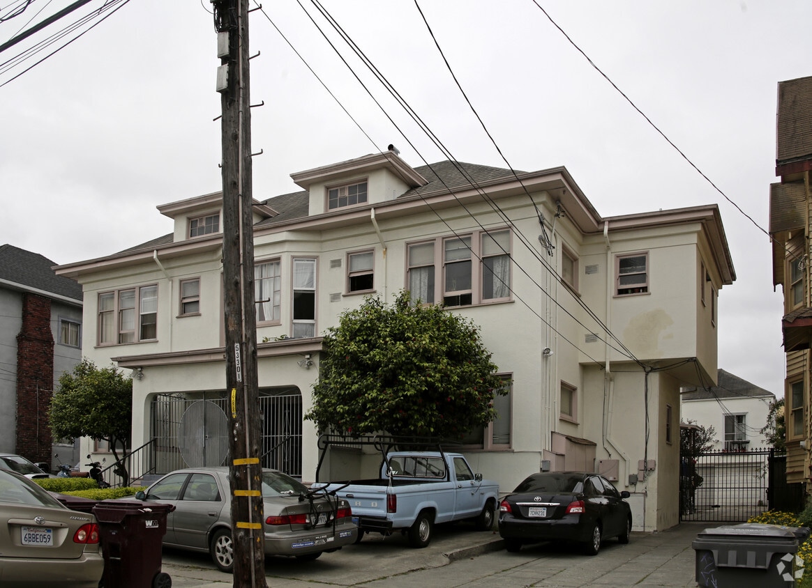 Building Photo - 747 54th St