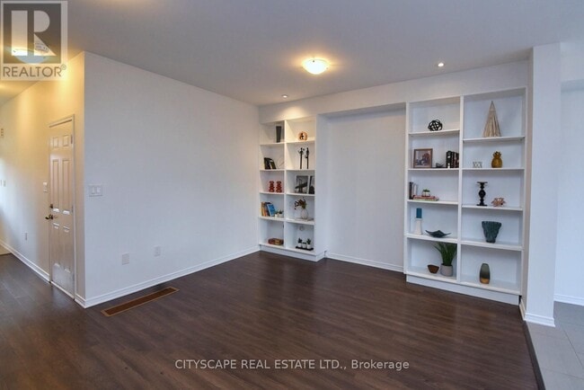 Building Photo - 16 Kelso Dr