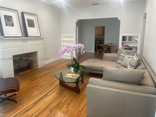 Foto del edificio - 1525 SW 18th St