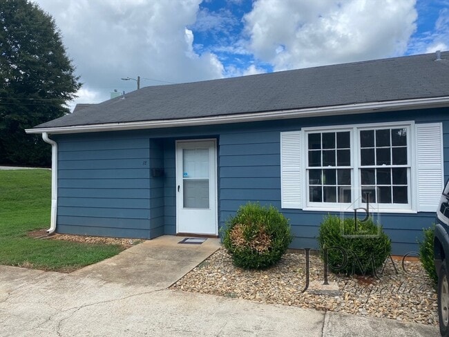 Building Photo - 18 Simmons Ct