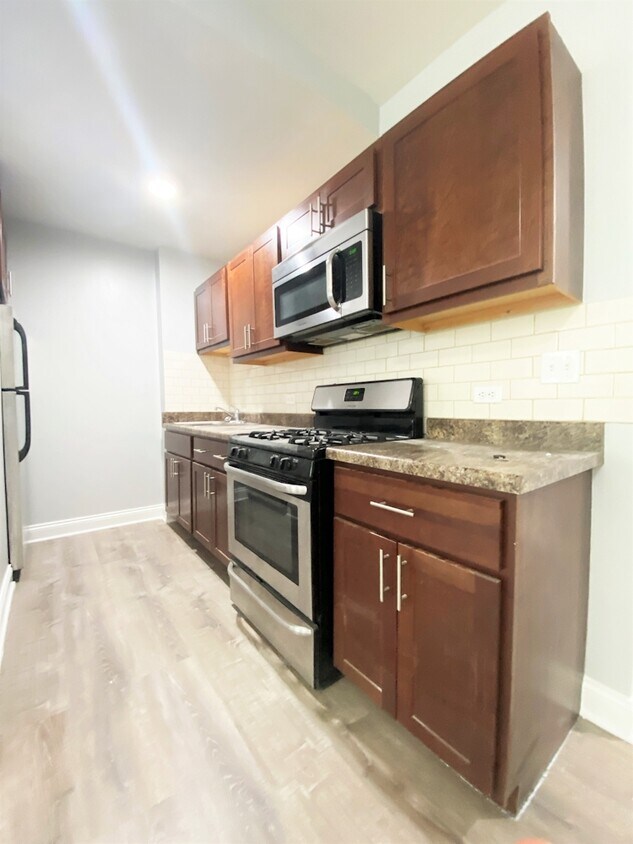 Foto principal - 4039 N Kenmore Ave