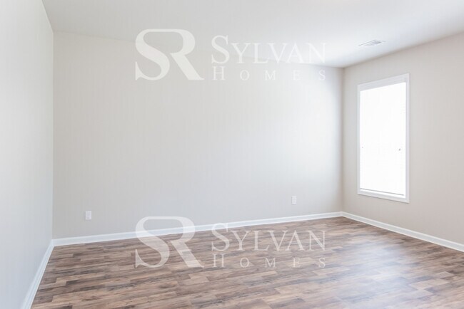 Foto del edificio - Embrace the charm of this 4 BR, 2.5 BA home