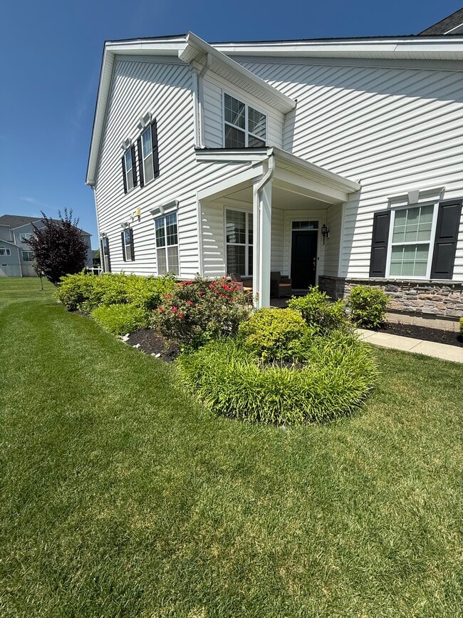 Building Photo - 363 Wheat Sheaf Way