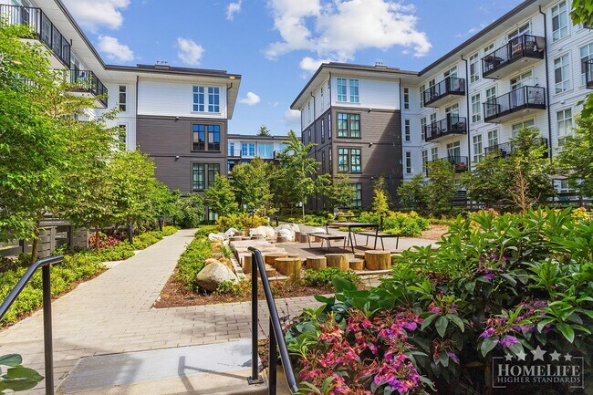 Photo du bâtiment - Stunning 1 Bed 1 Bath Condo at Parker by Mosaic Homes