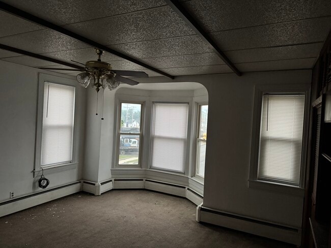 Building Photo - 638 Roosevelt Ave