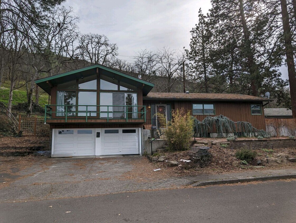 1960 W Scenic Dr, The Dalles, OR 97058 House Rental in The Dalles, OR
