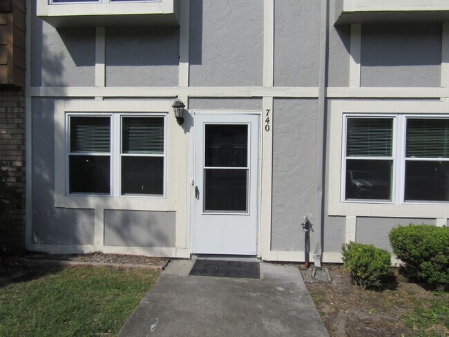 Foto del edificio - 740 Elaine St