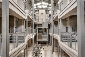 Foto del edificio - UT PRE LEASE: West Campus 2bd / 2ba Cathedral ceilings, Huge windows, Good Roommate floor-plan