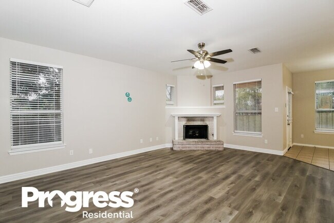 Building Photo - 5941 Iris Dr