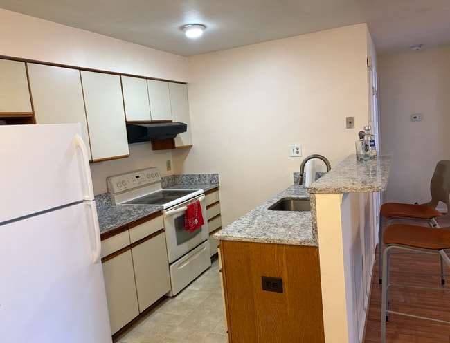 Building Photo - 8611 Beekman Pl