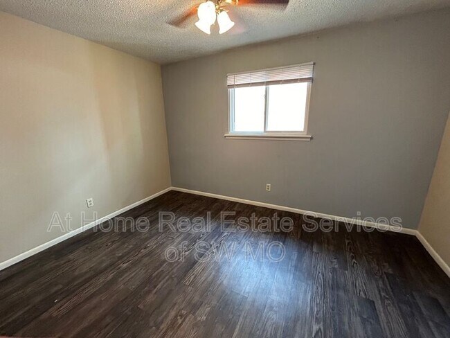 Foto del edificio - 728 E Walnut St