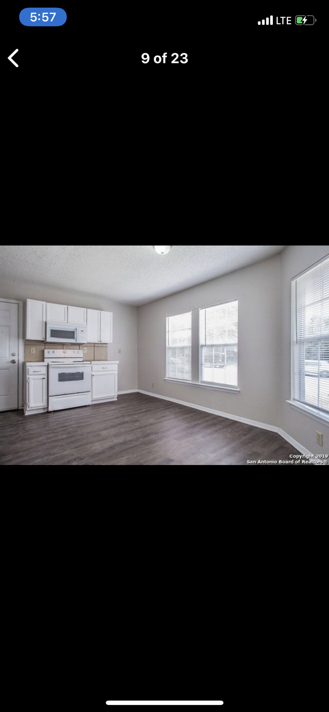 Building Photo - 4005 Sun Harbour Dr