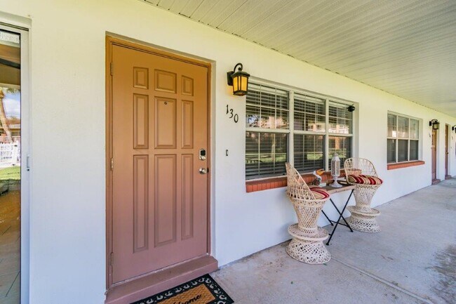 Building Photo - 650 Pinellas Point Dr S