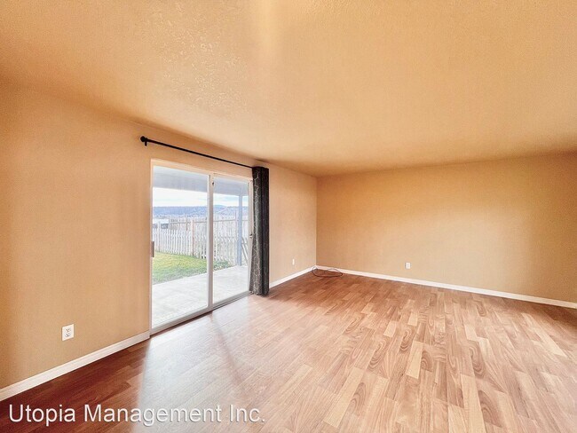 Foto del edificio - 2 br, 1 bath House - 310 NE Mariposa Ave