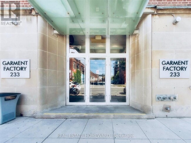 Building Photo - 233 Carlaw Ave