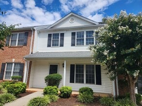 Building Photo - 696 Wyndhurst Dr
