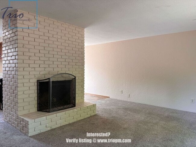 Building Photo - 1010 Satre St