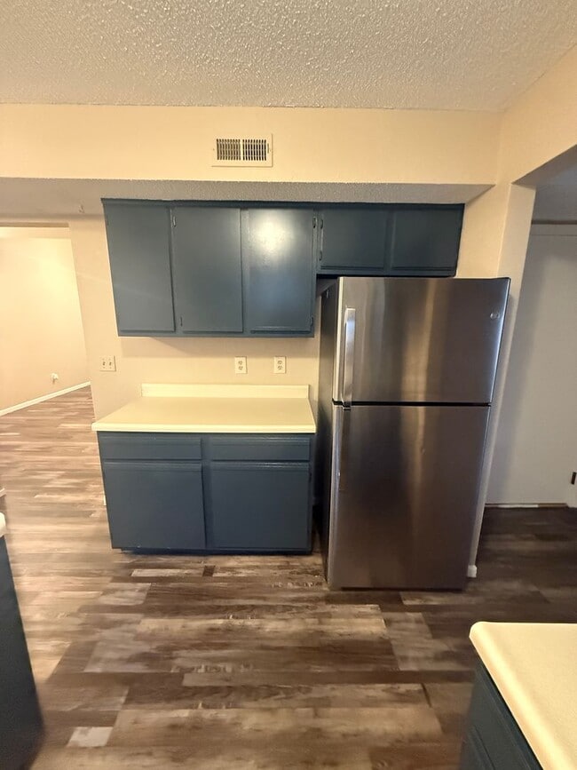 Building Photo - 708-710 SW 37th St Duplex