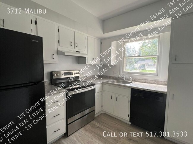 Building Photo - 3712 Malibu-