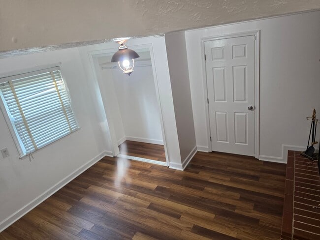 Building Photo - 5825 Lamont Dr