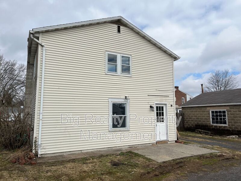 Primary Photo - 513 Center St