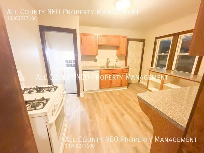 Foto del edificio - 3733 W 128th St