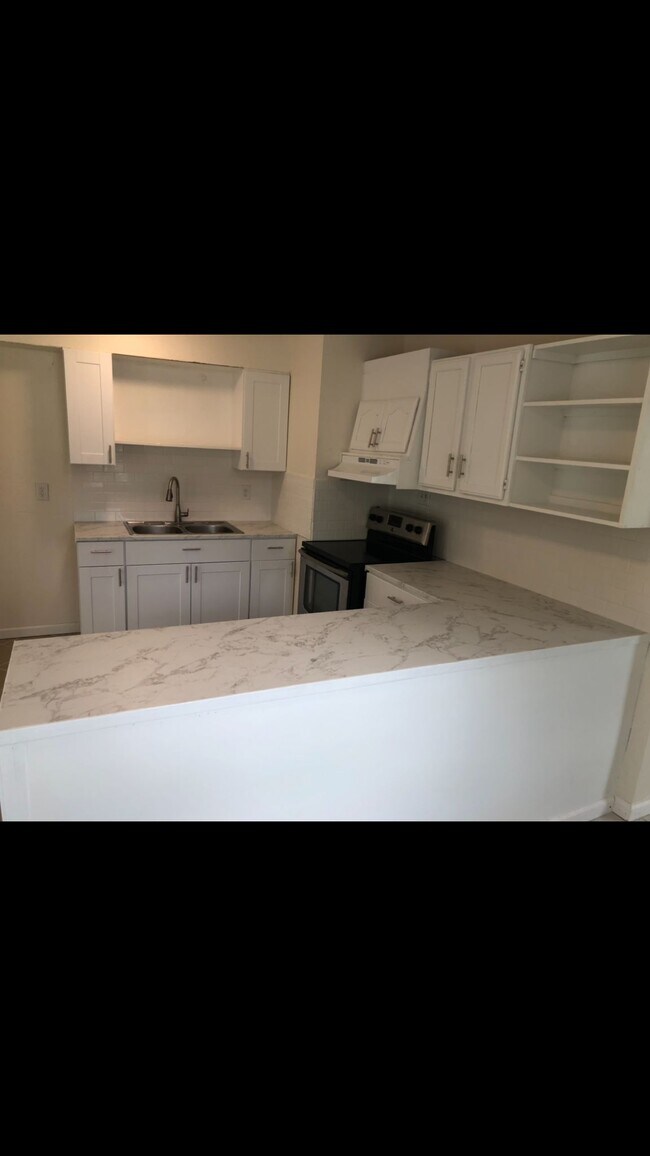Building Photo - 4614 Calle La Mansion