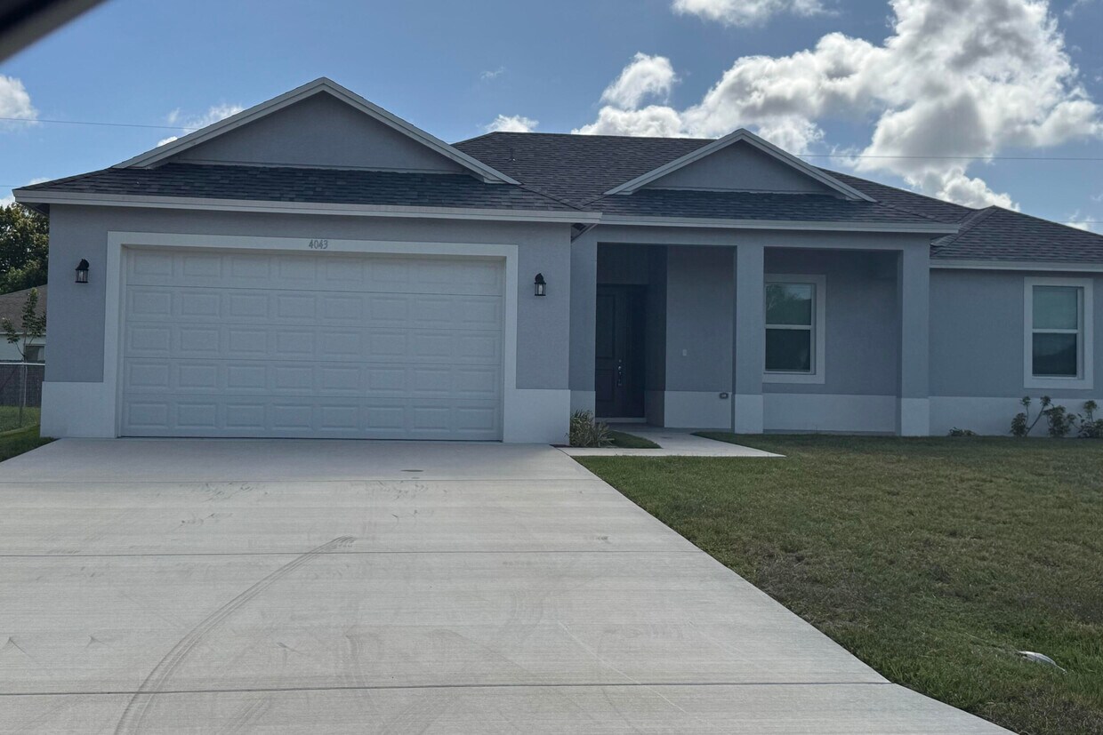 Foto principal - 4043 SW McIntosh St