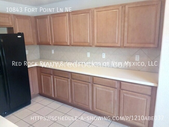 Foto del edificio - 10843 Fort Point Ln NE