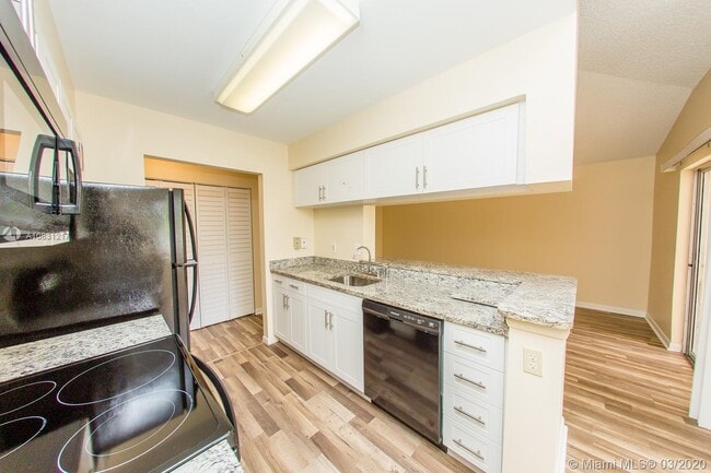 Foto del edificio - 9901 Westview Dr