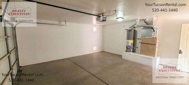 Foto del edificio - Valencia Rd & Headley Rd 3/2 - All tile fl...