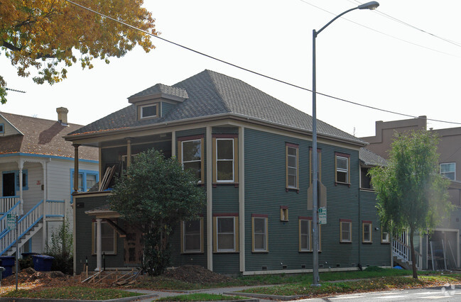 Building Photo - 800-802 U St
