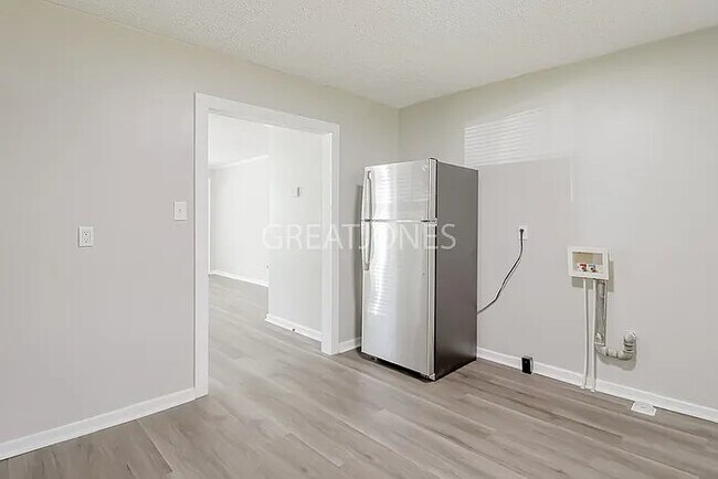 Foto del edificio - 106 Keyes St