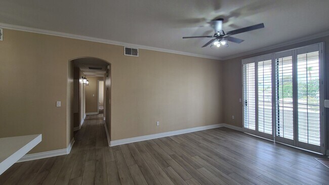 Foto del edificio - Upstairs 3 Bedroom condo