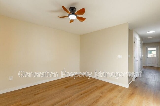 Building Photo - 2205 E 12th St