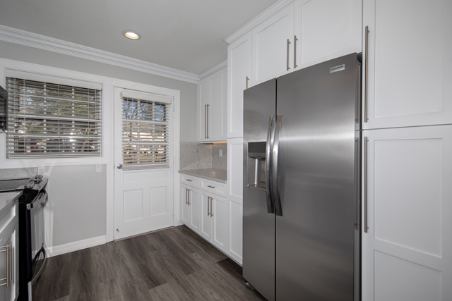 Stainless Steel Appliances - Fairfield Townhouses at Massapequa