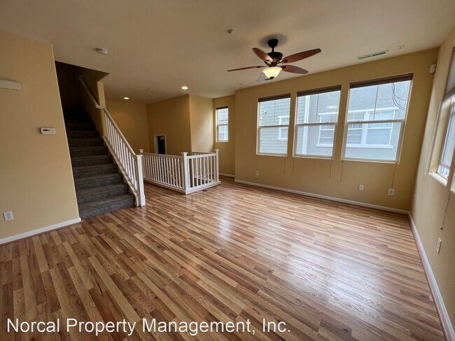Building Photo - 3 br, 2.5 bath House - 661 N Capitol Av