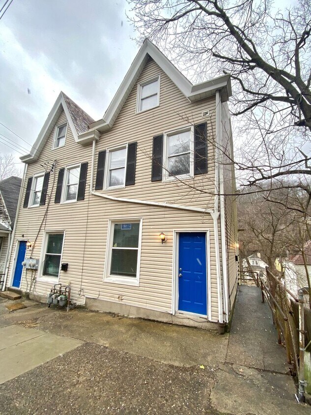 Foto principal - 908-910 Smithton Avenue