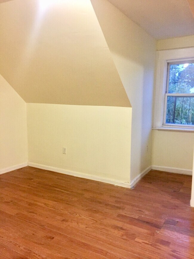 Building Photo - 14 Wainwright Street