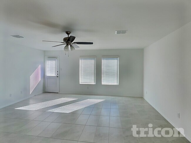 Foto del edificio - 1793 Courage Crk