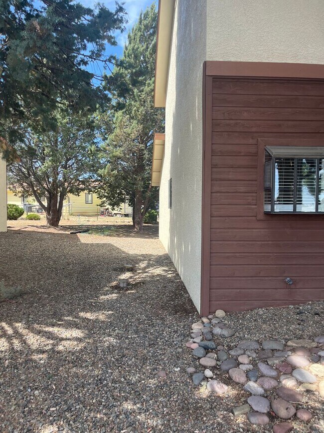 Building Photo - 7665 Spouse Dr